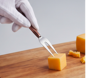 Ensemble de 4 couteaux à fromage en acier inoxydable faits à la main avec manche en cuivre, outils pour plateau à fromage et ustensiles de cuisine - Product Image 5