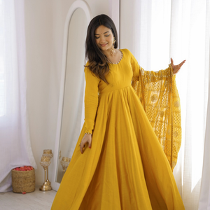 Ensemble de tenue traditionnelle festive en soie romaine Anarkali, robe, pantalon et dupatta, vêtements ethniques haut de gamme, robe Anarkali en soie romaine longue jusqu'au sol - Product Image 1