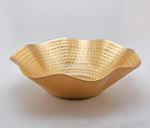 Artisanat moderne écologique grand bol de fruits décoratif en métal nouveauté pétoncle bord vague conception cuisine décor à la maison - Product Image 1