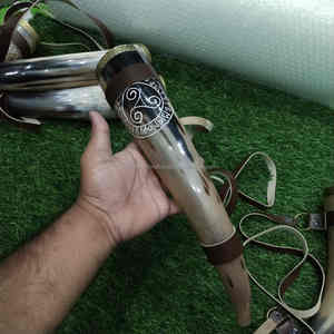 Auténtico Soplador de Cuerno de Buey Vikingo, Tallado a Mano en Cuerno Natural con Correa de Cuero para Uso Ceremonial y en Bares al Mejor Precio - Product Image 2