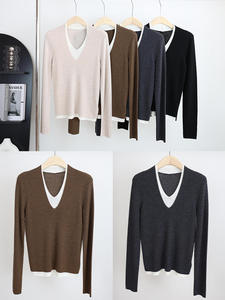 Pull en laine 100% à col en V, manches longues, tricoté, coupe ajustée, couleur unie, style minimaliste normcore pour homme - Product Image 4