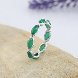 Bague de fête minimaliste pour femme en argent sterling 925 plaqué rhodium avec cabochon en onyx vert 3x6 mm de forme marquise et sertissage clos, idéale comme cadeau - Product Image 4