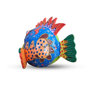 Sculpture de poisson en noix de coco Picasso multicolore, pièce d'art décorative en bois peinte à la main, ornement décoratif suspendu - Product Image 2