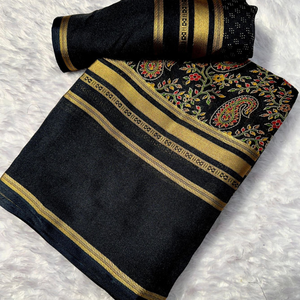 Sari de Diseño Negro de Última Moda con Borde Dorado en Contraste – Colección Festiva - Product Image 3