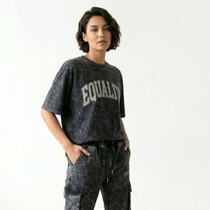 Ensemble T-shirt et pantalon personnalisé avec impression sérigraphique délavée à l'acide, pantalon style 6 poches, T-shirt oversize, ensemble de t-shirts délavés à l'acide avec impression sérigraphique - Product Image 5