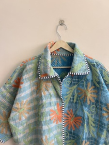 Chaqueta Kantha india vintage hecha a mano, chaqueta bohemia acolchada, chaqueta reversible - Product Image 2