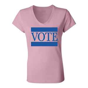 Camiseta con gráfico VOTE y cuello en V para mujer, camiseta rosa y azul con mensaje político, top informal de mezcla de algodón con estampado personalizado - Product Image 1