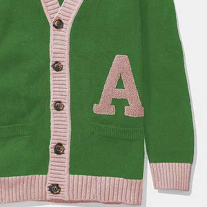 Cárdigan Verde de Punto para Hermandades y Fraternidades, Bordado con Letra Griega Rosa, Cuello en V, de Algodón Grueso y Felpa, para Hombre y Mujer - Product Image 6
