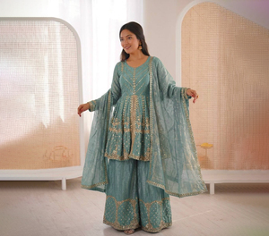 ชุดกูร์ตะ กูร์ตี กางเกง และผ้าคลุมไหล่ ผ้าไหมปักลายสไตล์ชาติพันธุ์ ยี่ห้อเฟนดี้ ขายดีที่สุด เหมาะสำหรับงานแต่งงาน งานปาร์ตี้ ใส่ได้ทั้งฤดูหนาวและฤดูร้อน ขายส่งพร้อมส่ง - Product Image 1