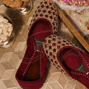 Khussa para Mujer Hecha Profesionalmente - Alta Calidad, Diseño Moderno, Antideslizante, Color y Logotipo Personalizables - Product Image 4