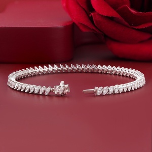 สร้อยข้อมือเทนนิสทองคำแท้ 14K ประดับเพชรทรงมาร์คีส์ 3.03 กะรัต เพาะเลี้ยงในห้องปฏิบัติการ ทอง 10K/สีเหลือง/สีขาว รับรองโดย IGI แบบ Chevron Prong - Product Image 4