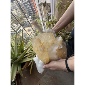 Calcita Natural sobre Cristal de Calcedonia Blanca, Hermoso Espécimen Mineral para Sanación y Decoración - Product Image 2