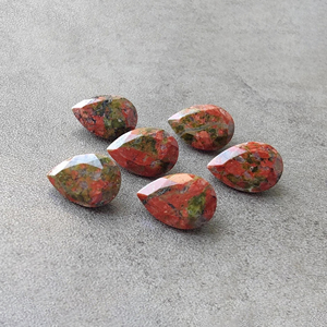 Piedra Preciosa de Jade Nefrita Natural Verde, Corte Facetado en Forma de Pera, Calibrada, Calidad AAA+, Disponible en Todos los Tamaños - Product Image 2