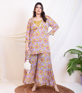 ชุดเซ็ตเสื้อครอปท็อปผ้าไหมผสมลายดอกไม้ DEEBACO พร้อมกางเกงขายาวทรง Palazzo สำหรับผู้หญิงไซส์พลัส สไตล์อินโดเวสเทิร์น | คอวีลึก - Product Image 1