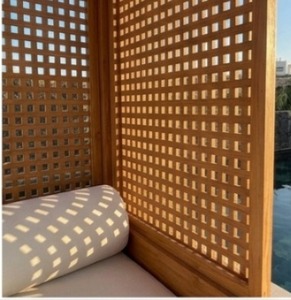 Cama de Día Moderna para Exteriores de Madera de Teca Sólida con Paneles de Privacidad Tejidos, Muebles de Lujo para Piscina y Resort, Indonesia - Product Image 3