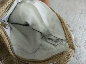 Elegante Bolso de Ganchillo Hecho a Mano con Forma de Media Luna, Adornado con Cuentas de Concha y Borlas, Estilo Bohemio, para Mujer, Ideal para la Playa - Product Image 4