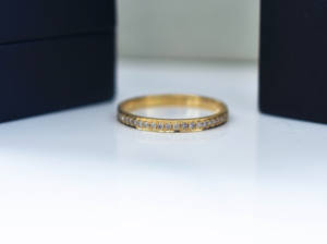 Anillo de Eternidad con Diamantes Brillantes Micro-Pavé en Oro Sólido de 18K, Brillo Eterno y Hermoso - Product Image 2