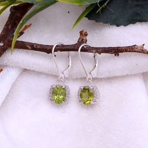 Pendientes Colgantes de Peridoto, Plata de Ley 925, Cierre de Palanca, Joyería Artesanal con Piedras Preciosas, Elegante Regalo para Mujer - Product Image 4