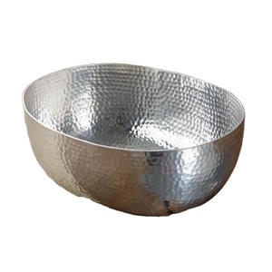 Bol de service en métal de forme ovale martelé en argent poli décoratif de Noël élégant pour hôtels et restaurants - Product Image 1