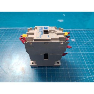 CUTLER-HAMMER CE15FNS3 IEC คอนแทคเตอร์แม่เหล็ก ใช้เป็นอะไหล่อุปกรณ์เซมิคอนดักเตอร์รุ่นเก่า - Product Image 1