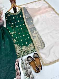 Nouvelle tenue de soirée de créateur, marque Tennecy, haut en soie GMY lourde infroissable avec travail de broderie à motifs, accompagné d'un sharara et d'une dupatta - Product Image 5