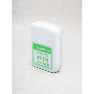 Flossers dentaires aromatisés à la menthe épaisseur régulière 50m - Product Image 1