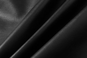 Véritable peau de mouton pleine fleur noire pour confection de vêtements - Product Image 2