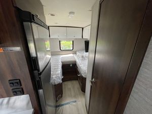 รถบ้าน Winnebago View 24V คุณภาพสูง รุ่นใหม่ล่าสุด สภาพสะอาด พร้อมขาย - Product Image 2