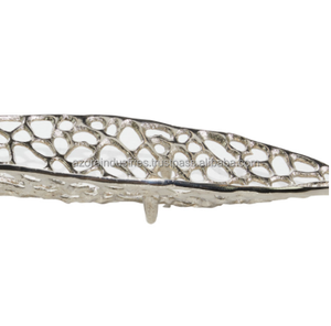 ถาดโลหะหล่ออลูมิเนียมเป็นมิตรกับสิ่งแวดล้อมพร้อมรูปทรงใบไม้สำหรับตกแต่งร้านอาหารโรงแรมในบ้านพร้อมผิวสีเงินสองชั้น - Product Image 3