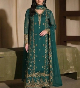 Robe de soirée pakistanaise verte, lourdement brodée, longueur au sol, Shalwar Kameez - Product Image 4