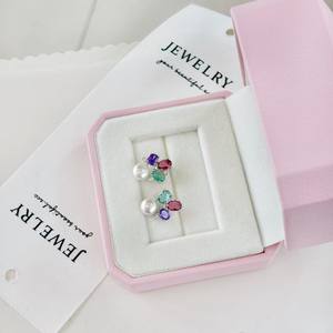 ต่างหูรูปกลีบดอกไม้ประดับเพชรไมโครเซอร์คอน ดีไซน์สดใสรับซัมเมอร์ ตัวเรือนเงินแท้ S925 ดีไซน์เก๋ ทันสมัย เครื่องประดับฤดูร้อน - Product Image 1