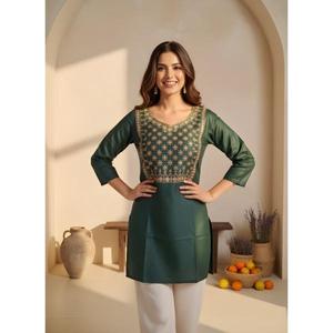 Kurti Corto Recto con Estampado en Relieve para Mujer, Ropa Casual de Secado Rápido, Corte Regular, para Todas las Temporadas - Product Image 1