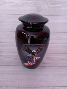 Urna Funeraria Grande de Latón Estilo Americano Personalizada al por Mayor para Cenizas Humanas con Grabado de Corazón y Acabado Dorado - Product Image 6