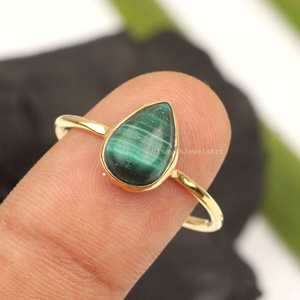 Bague en malachite naturelle, argent sterling 925, forme poire 7x10mm, plaqué or micron, bijoux fins minimalistes et tendance - Product Image 1