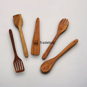 Cuillère en bois artisanale de qualité supérieure, écologique et luxueuse, un cadeau de cuisine idéal pour les maisons éco-responsables par Tradebyd - Product Image 1