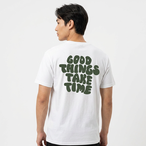 สิ่งดีๆ ต้องใช้เวลา เสื้อยืดผ้าฝ้ายสีขาวพิมพ์ลายสำหรับผู้ชาย ทรงปกติ คอกลม แขนสั้น สไตล์ลำลอง - Product Image 4