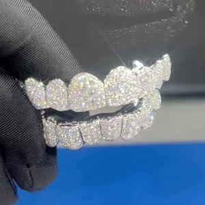 Grillz en argent 925 de haute qualité, diamants de laboratoire certifiés IGI, qualité VVS supérieure, bijoux dentaires de luxe en argent sterling. - Product Image 3