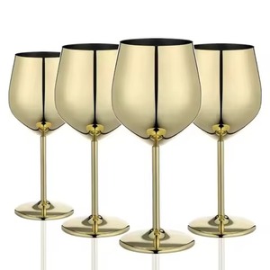 Gobelet à vin en métal d'inspiration classique, calice gravé avec des motifs complexes, élégante coupe à boire, vaisselle de bar décorative, accent de mariage - Product Image 3