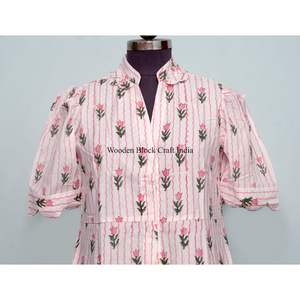 เดรสผู้หญิงขายดี ผ้าฝ้าย 100% ทรงมิดิ เป็นมิตรต่อสิ่งแวดล้อม ซักได้ ระบายอากาศดี ติดกระดุมและเข็มขัด ลายพิมพ์ คอวี แขนสั้น - Product Image 2