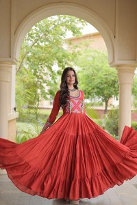 Vestido de Fiesta Indio Especial para Navratri, Diseño Exclusivo de Primera Calidad, Alta Demanda en Exportación - Product Image 1