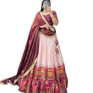 Dernier Designer Pure Viscose Jacquard Soie Tissage Travail Lehenga Choli Par Fab Zone - Product Image 1