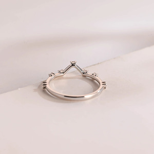 Bague de mariage incurvée en or blanc 14 carats avec diamant de laboratoire en zigzag - Product Image 6