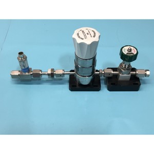 Régulateur de pression TESCOM 74-2461KRN20 + SWAGELOK - Équipements et pièces semi-conductrices de renommée mondiale - Product Image 1