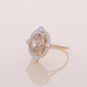 Anillo de Compromiso y Boda con Halo de Diamantes Amarillos Ovalados Certificados por IGI, con Diamantes de Acento en Plata de Ley 925 Sólida - Product Image 2