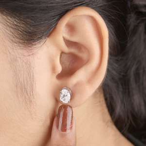 Pendientes de Diamantes Cultivados en Laboratorio con Corte Ovalado de 2.20 CT en Oro de 14K |   Joyería Fina de Lujo |   Pendientes de Diamantes con Cierre de Rosca para Mujer - Product Image 3