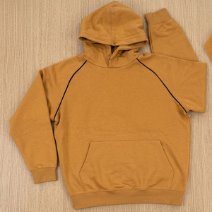 Conjunto Deportivo de Alta Calidad para Hombre, Dos Piezas, Sudadera con Capucha de Felpa y Pantalones Deportivos, Logotipo Personalizado, Mangas Raglán - Product Image 3