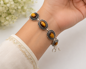 กำไลข้อมือพลอยออนิกซ์สีเขียวธรรมชาติ |   สร้อยข้อมือแบบเชื่อมต่อชุบเงินออกซิไดซ์ทำมือ |   เครื่องประดับแฟชั่นสไตล์โบฮีเมียนวินเทจสำหรับผู้หญิง - Product Image 1