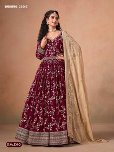 Nueva tendencia elegante en vestimenta: Vestido Anarkali de georgette sintética con bordados, con falda y dupatta, de proveedor de la India. - Product Image 4