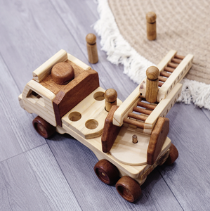 Juguete de excavadora de madera hecho a mano con partes móviles y detalles realistas. Acabado de alta calidad. Disponible a precios de mayorista. - Product Image 5