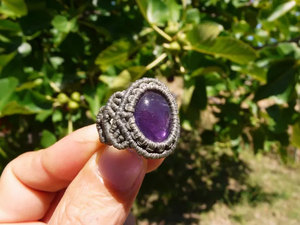 Bague en macramé artisanale en améthyste, ajustable, pierre précieuse naturelle violette, style bohème, bijoux d'art, vente en gros - Product Image 2